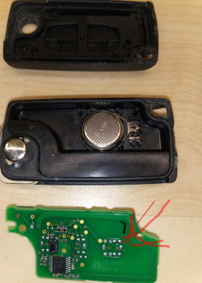 2 Tasten Schlüssel mit Chip.JPG (294.02 KiB) 4216 mal betrachtet 2 Tasten Schlüssel mit Chip.JPG