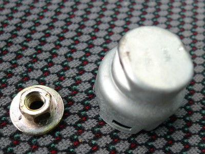 2012-09-26 002 Peugeot 306 - Dachantenne - Schraube und Abdeckkappe_a.jpg (178.62 KiB) 1367 mal betrachtet 2012-09-26 002 Peugeot 306 - Dachantenne - Schraube und Abdeckkappe_a.jpg