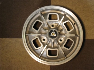 Felge1_vorne.JPG (183.5 KiB) 958 mal betrachtet Felge1_vorne.JPG